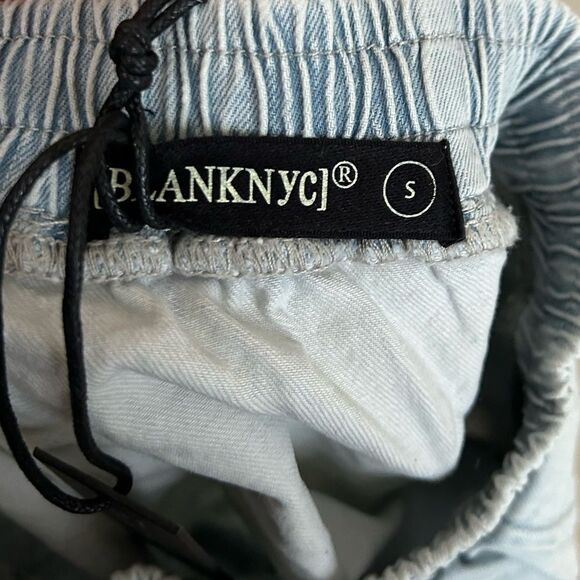 Blank NYC Doing Too Much Light Wash Elastic Waist Shorts Size Small - Picture 6 of 9